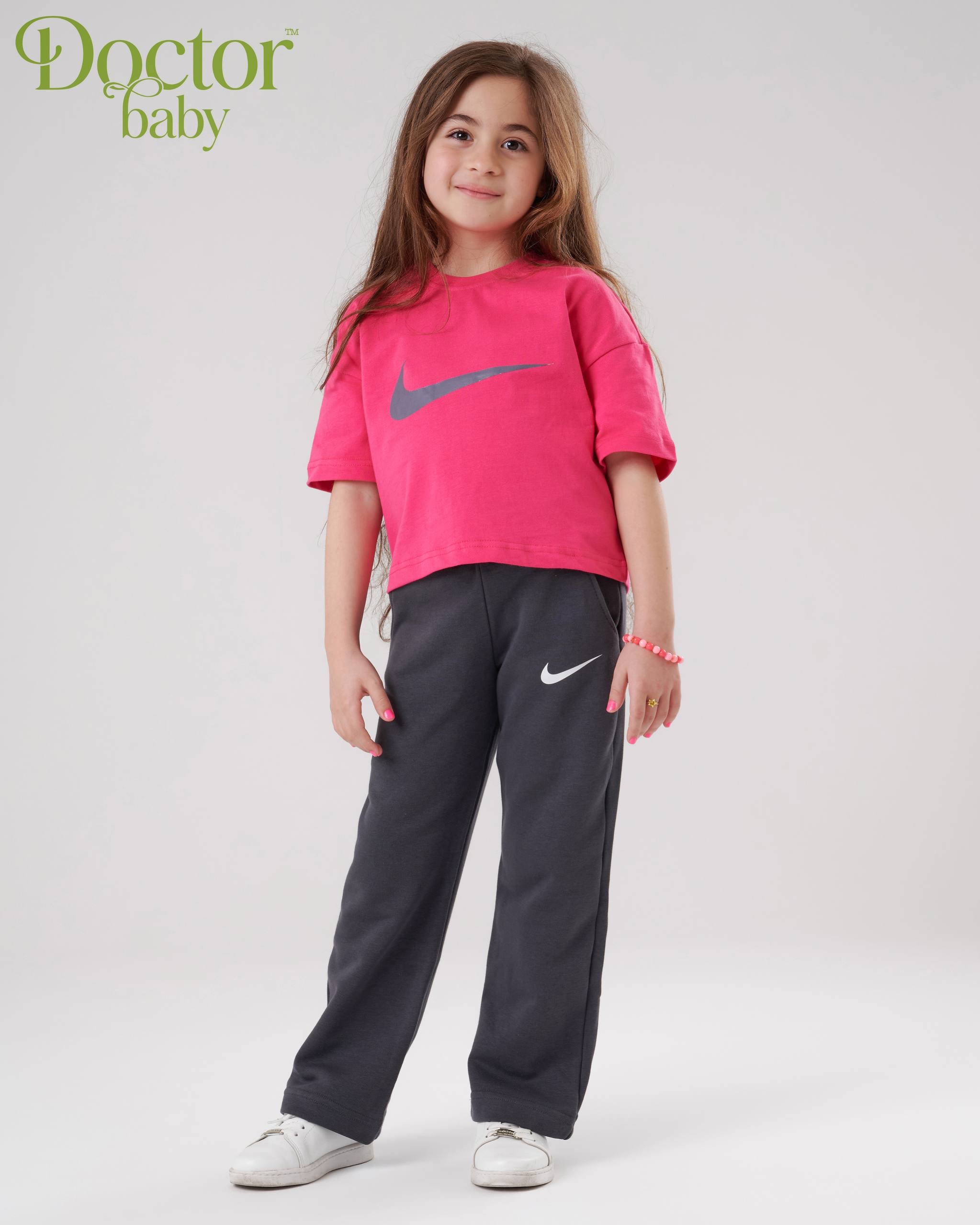 Pink & grey Nike set - Image 3